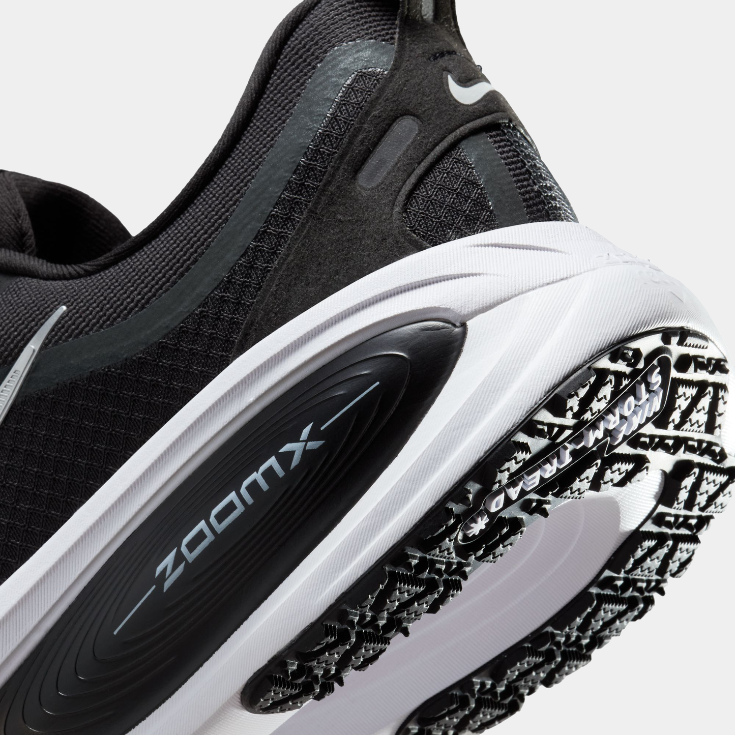 Vomero 18 Gore-tex Sneakers - Premium Brand Shoes for Men and Women